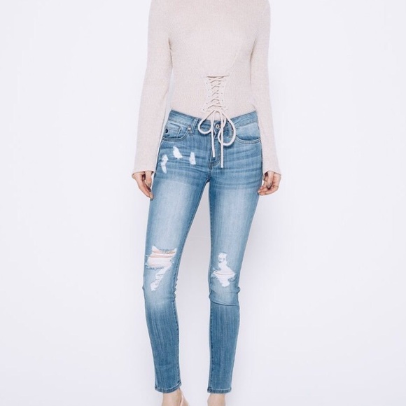 5⭐️LIGHT WASH DISTRESSED ANKLE SKINNY- JEANS - Picture 3 of 5